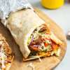 Turkse pizza met kaas, döner en groente